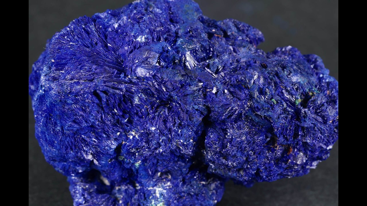 アズライト (藍銅鉱) 原石 108g / Azurite - YouTube