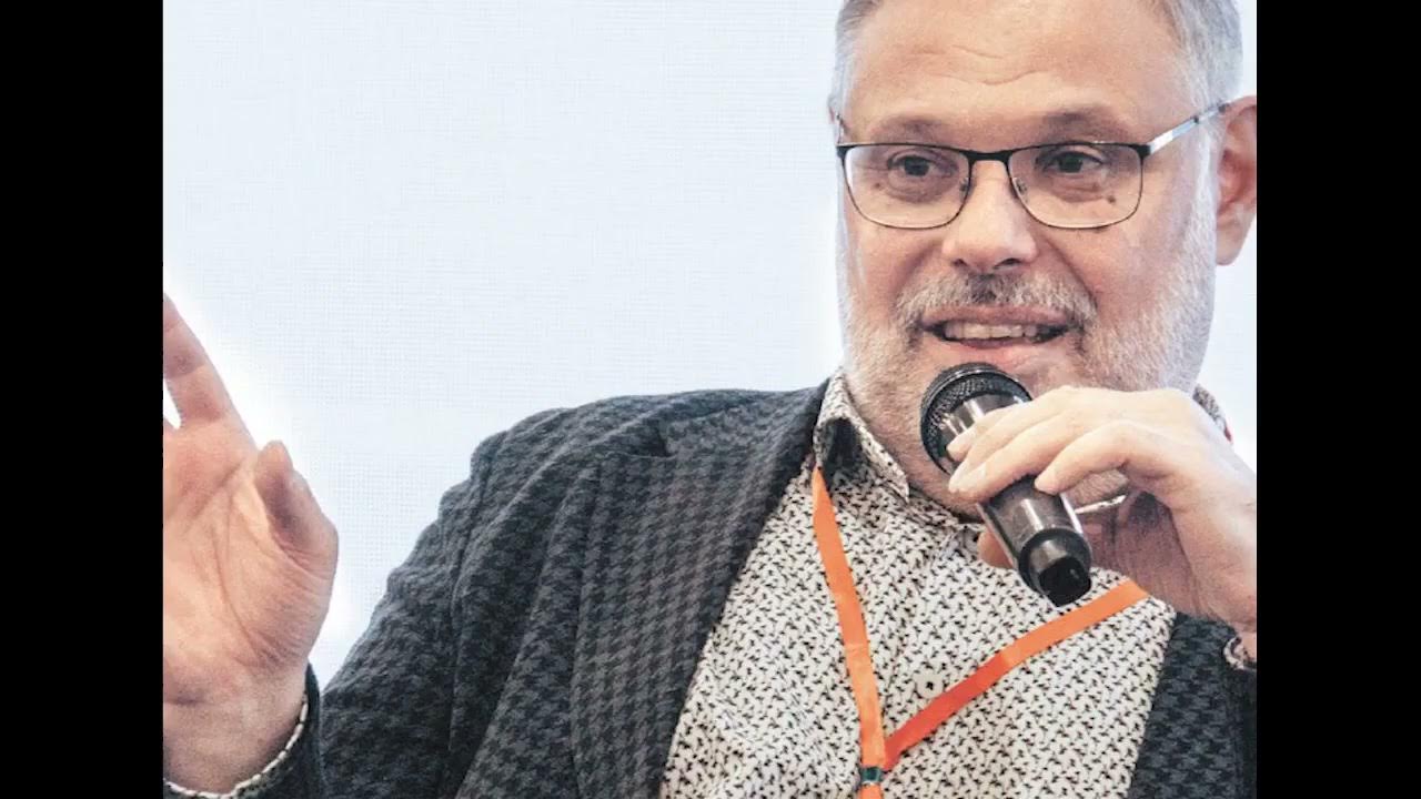 Хазин мир. Хазин ест. Хазин мир. Хазин мировой экономический. Семья хазина михаила леонидовича фото.