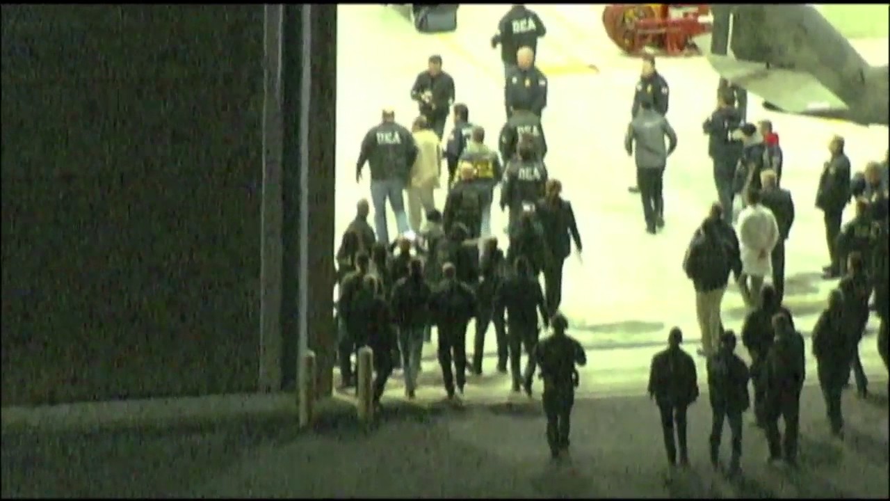 CON AIR: Drug Lord Joaquin "El Chapo" Guzman Arrives in New York on a Federal Jet