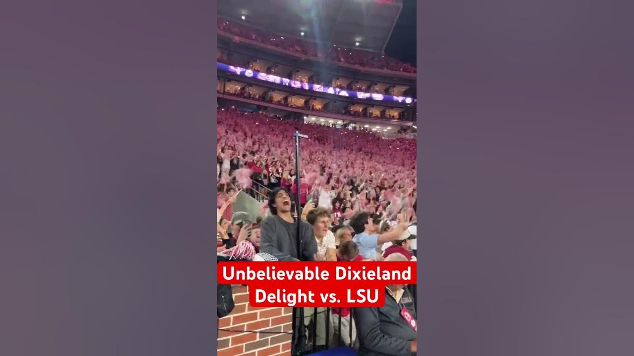 AND LSU!!! Alabama students took Dixieland Delight to another level against LSU. 🏈🐘#RollTide