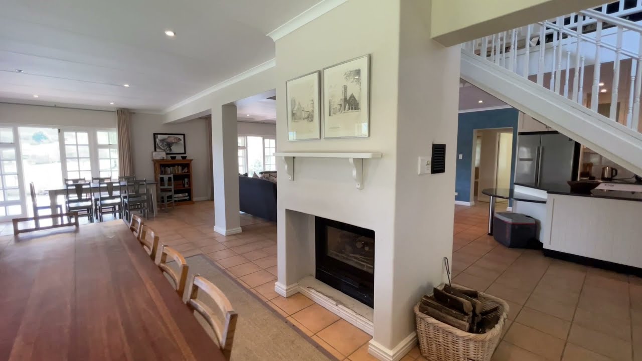 CHARMING HOME SITUATED WITHIN THE EXCLUSIVE BOSCH HOEK GOLF & COUNTRY ESTATE.