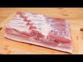 Der berühmte Schweinebauch, der die Welt verrückt macht! Fleisch einfach in Papier einwickeln!