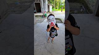 Siapakah dibalik topeng?