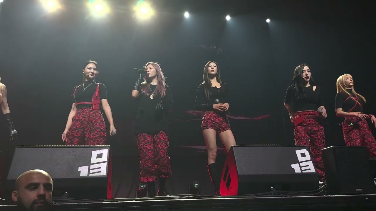 221117 Dreamcatcher (드림캐쳐) - Break The Wall - Dreamcatcher [Apocalypse: Follow Us] in Tilburg (4k)