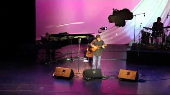 Amis Rondo - Daniel Ho 'ukulele solo Amis Rondo - Daniel Ho 'ukulele solo