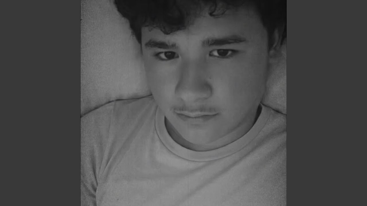 DOES HE KNOW? auf YouTube ansehen DOES HE KNOW? auf YouTube ansehen