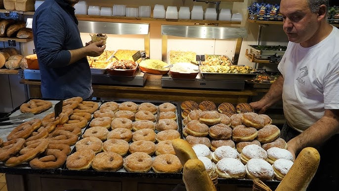 Heat of the Master Bakers Bakery - Baking 100's of Breads at 6:00am in the  morning at Camden Bakery. 