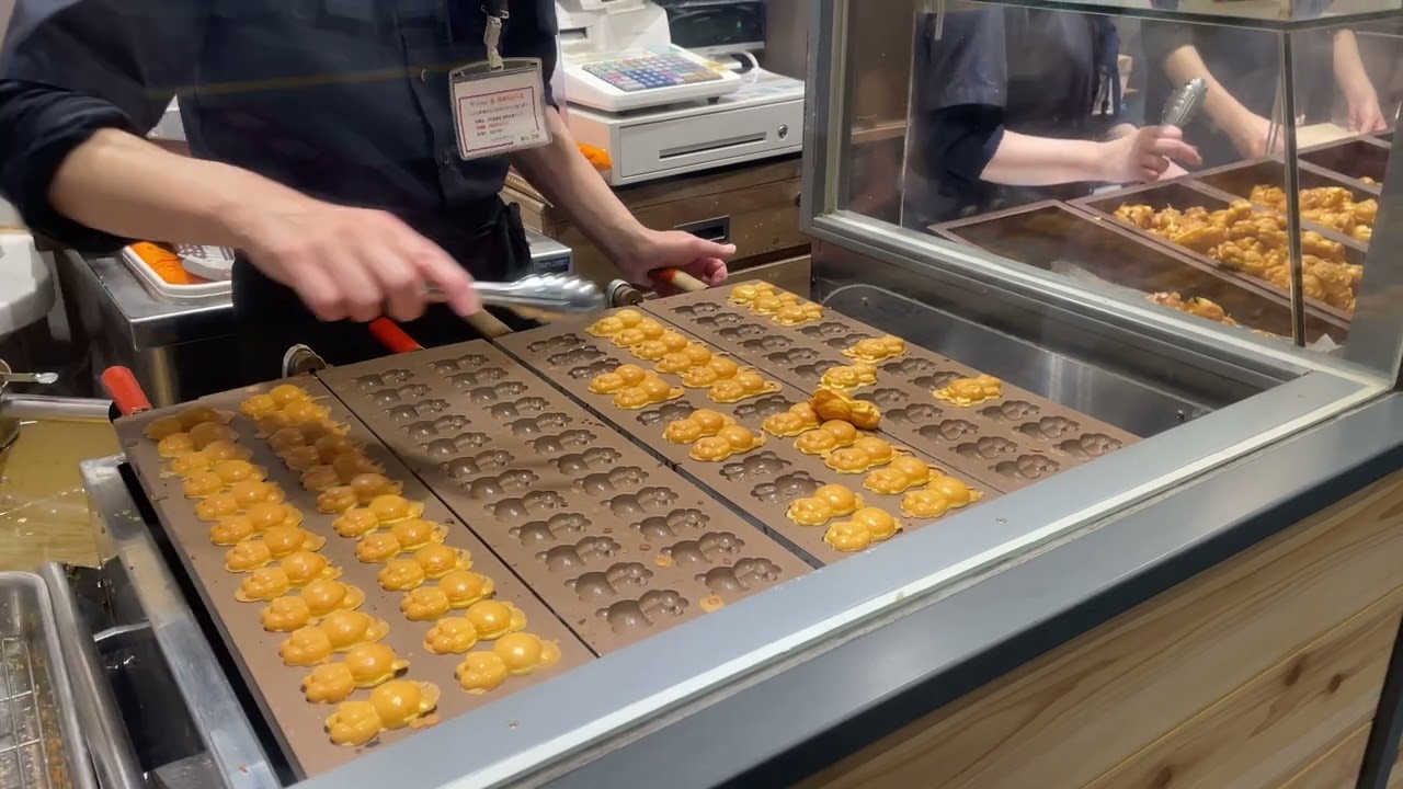 4K】Panda-shaped petit pancakes at Okachimachi Tokyo July 2023【花