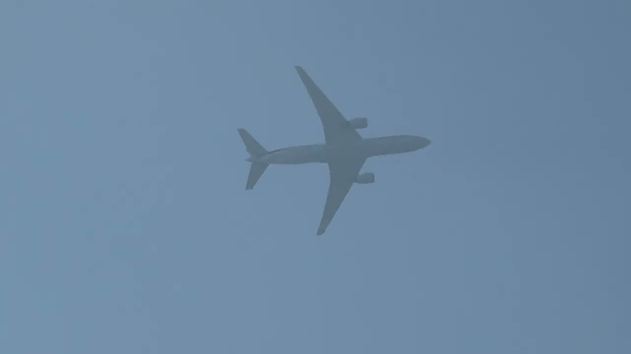 American Airlines Boeing 772ER [N785AN] flying above my house