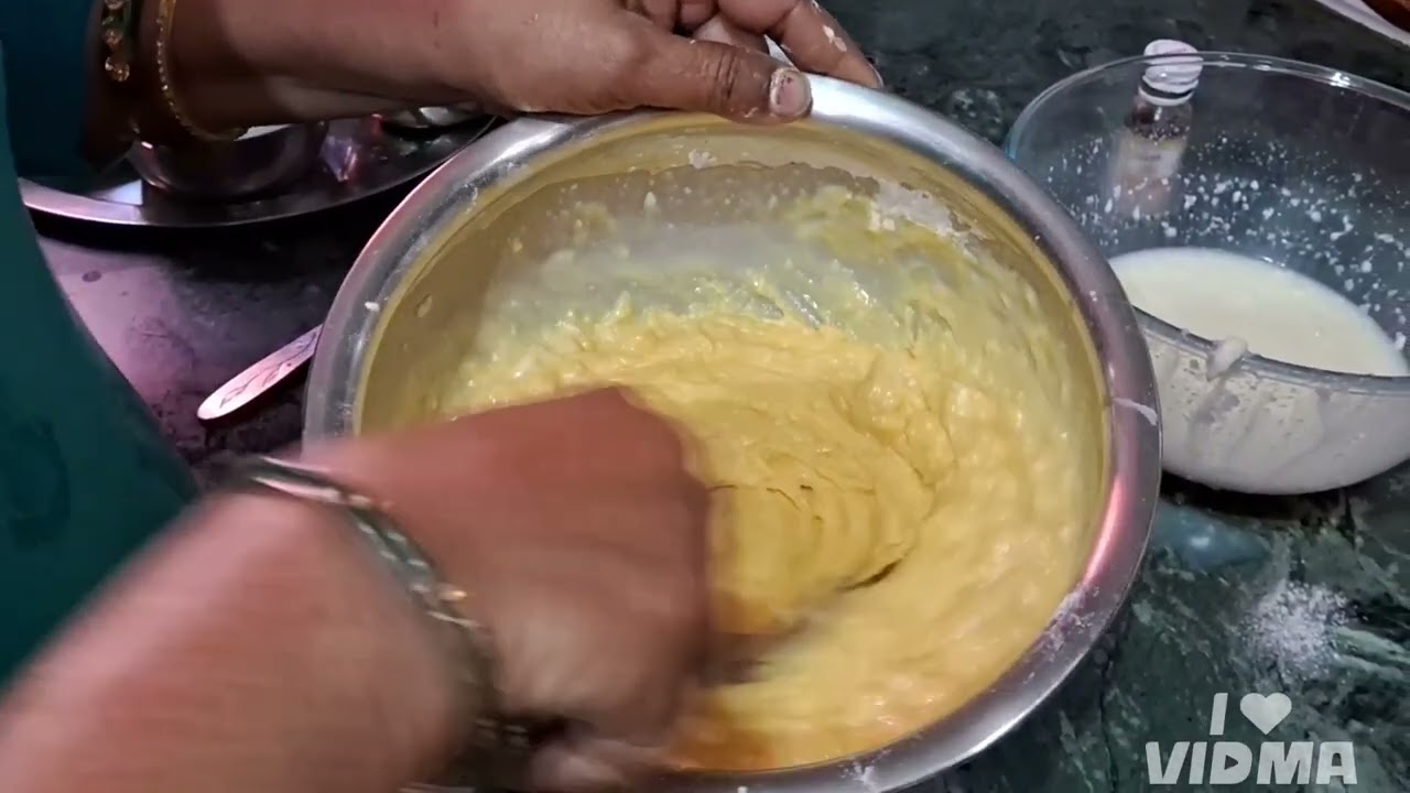 Eggless maida malai katori cake