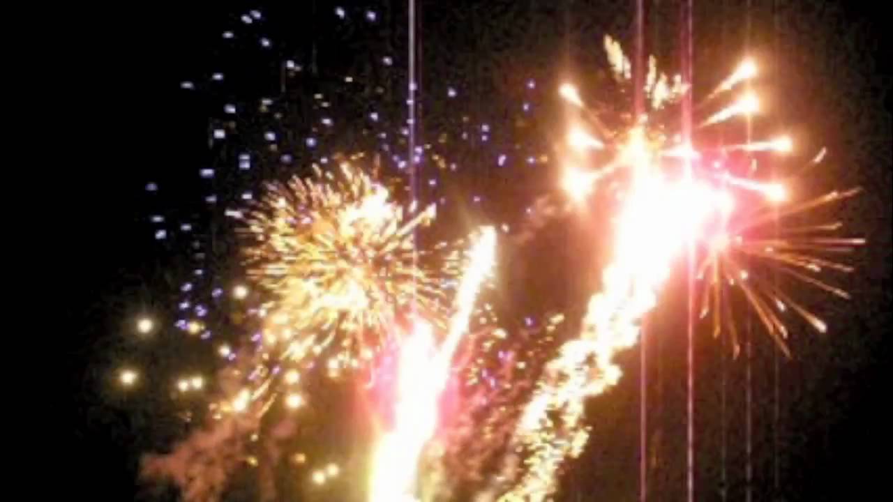 Fireworks: 72 shells in 15 seconds - YouTube