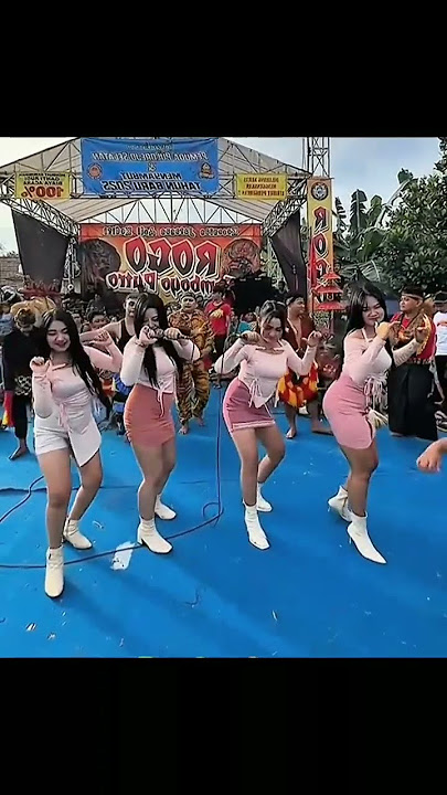 Bidadari panggung sangat kompak dan maknyos #dangdut #beranda #hiburanrakya #automobile