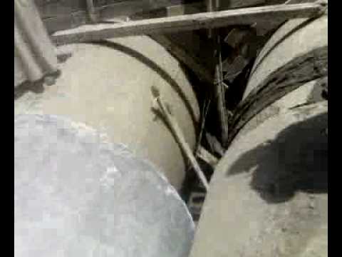 تنزيل مواسير الخرسانة بارضية الترعة 4