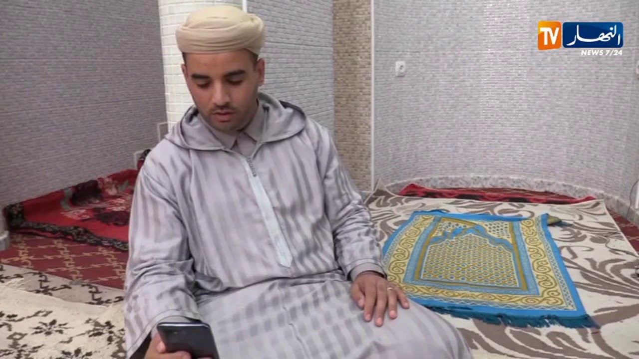 البيض: إمام يقدم سلسلة الدروس داخل المسجد عبر مواقع التواصل الإجتماعي