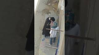 شاهد | أثنين من الفتيات يتعاطين المخدرات بشوارع بولاق الدكرور بالجيزة ..رغم الجهود الأمنية