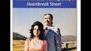 Wilma Lee & Stoney Cooper - Heartbreak Street