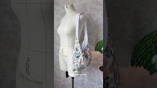 Is this the prettiest bag you’ve ever seen?! #upcycle #shopperbag #bagcrush #sewing