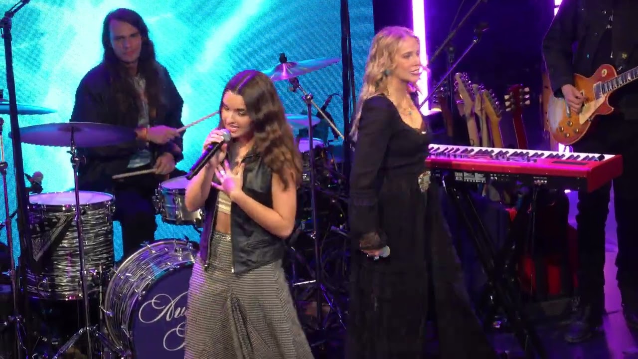 Avery Anna (w/ Jenna Raine) - Love Story (Taylor Swift cover), Bowery Ballroom in NYC, on 12/10/2025