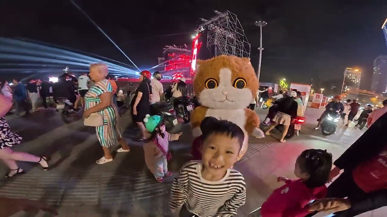 Nhất Minh vui chơi cùng gia đình tại Quảng trường Tháp trầm hương Nha Trang ngày 23/01/2026