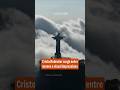 Cristo Redentor surge entre nuvens e visual impressiona