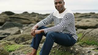 7 Casual Outfit Mistakes Men Over 50 Make On Weekends (And Easy Fixes That Look Grown-Up)