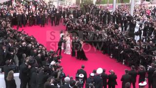 Tommy Lee Jones and Hilary Swank on the red carpet of The homesman in Cannes