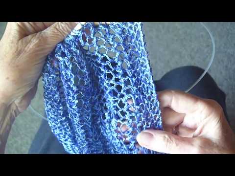 LIKELACE SCARF WITH GARTER EDGES.