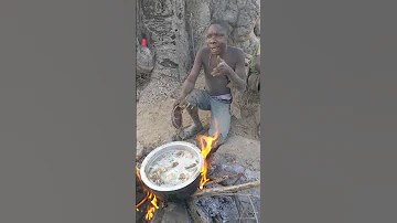 Chaaba Testing If The Food Is Ready Hadzabetribe Afica Afr 