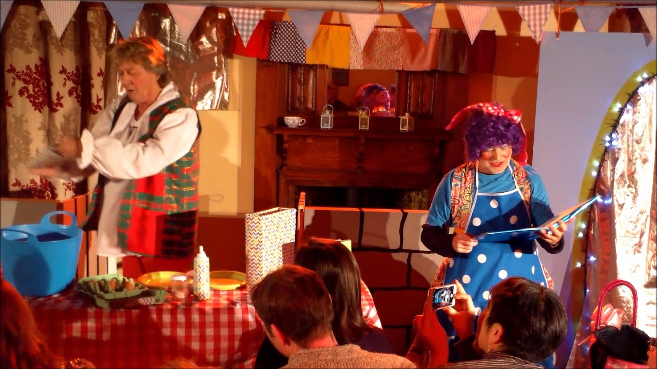 LSC Pantomime 2017    Cake making - Sort of !