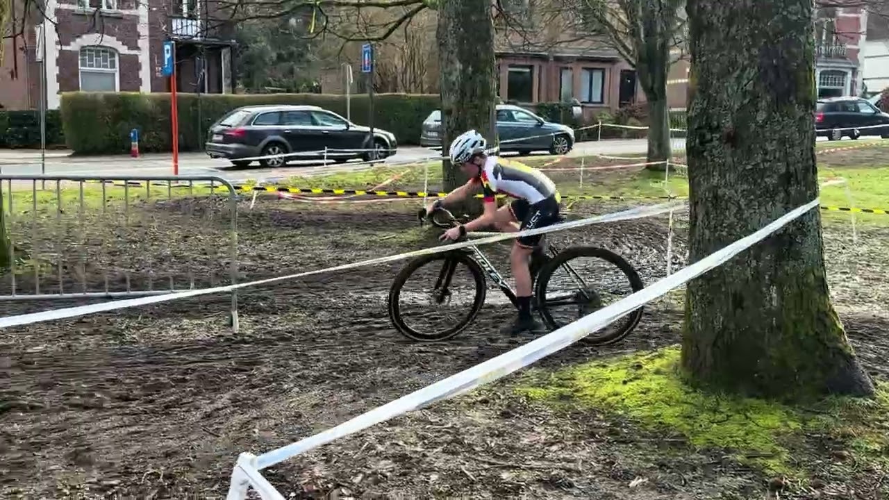 Matti op de laatste cross vh seizoen in Hoeilaart. Zeer leuk parcours. Overtuigend naar de winst 🎉