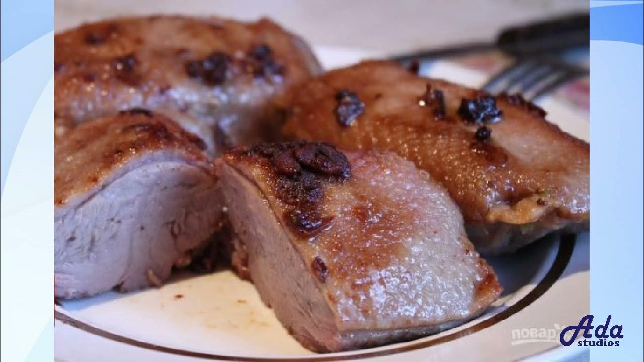 утиная грудка в духовке. утка запеченная с айвой. филе утиное запеченное в духовке. грудка утки в духовке мягкая и сочная. грудка утки с яблоком.