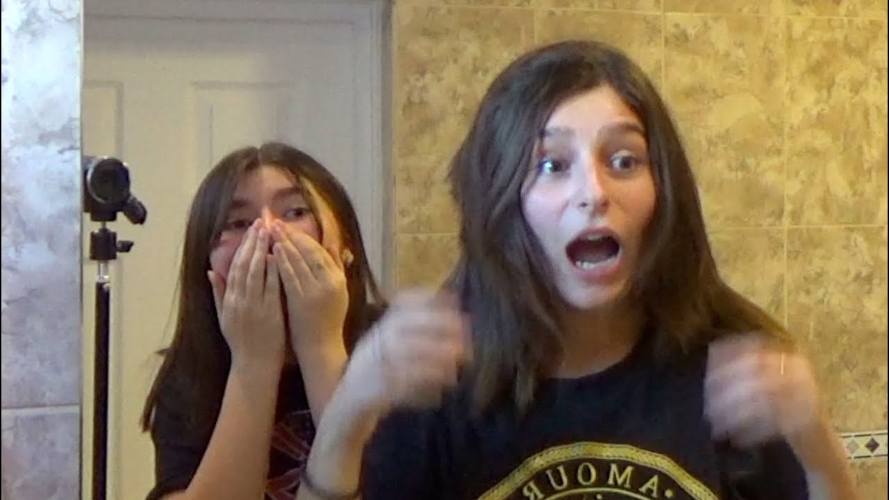 NO HAGAN ESTO EN CASA *mi hermana menor me corta el pelo*