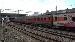 176次自強號與2173次區間車在斗六車站交會
