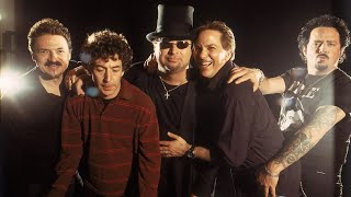 Toto - Through the Looking Glass Tour: Behind the Scenes (2002-03)