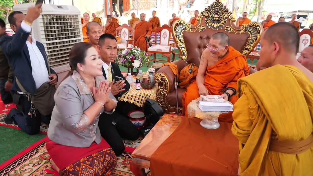 หลวงปู่มหาศิลา สิริจันโทพร้อมคณะศิษย์ บริจาคเงิน 1.3 ล้านบาท สร้างอาคารสงฆ์อาพาธตำบลหลุบ