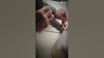 CỤ ÔNG 90 TUỔI HÚT THUỐC LÀO.