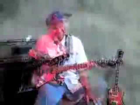 Tom Morello: Tricks & Guitar Gear - Part 1/3