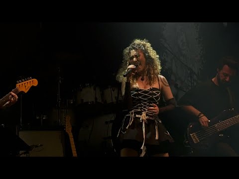 sena şener |