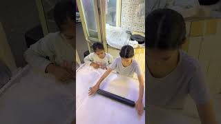 شاهد ماذا فعلو الاطفال مع الرجل النائم😥؟