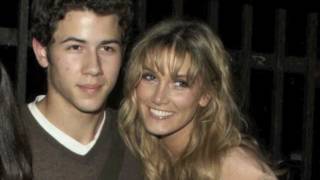 Nick Jonas & Delta Goodrem - "7 Things"