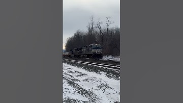 Dash 9 leading with ES44DC trailing 2nd going EB