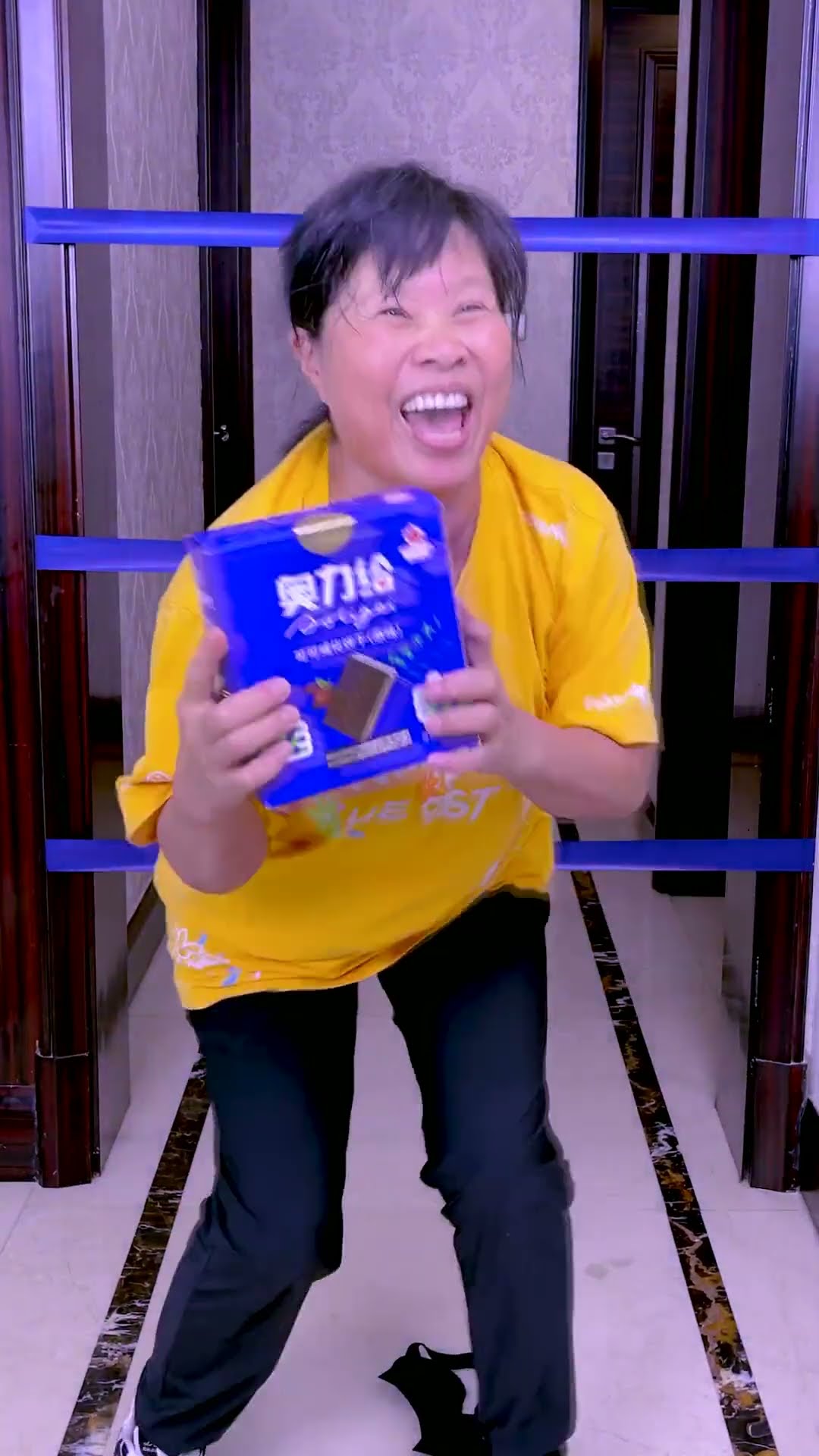 Cross The Blue Line Challenge! Everyone Is So Smart#Funnyfamily #Partygames#Shorts#Challenge