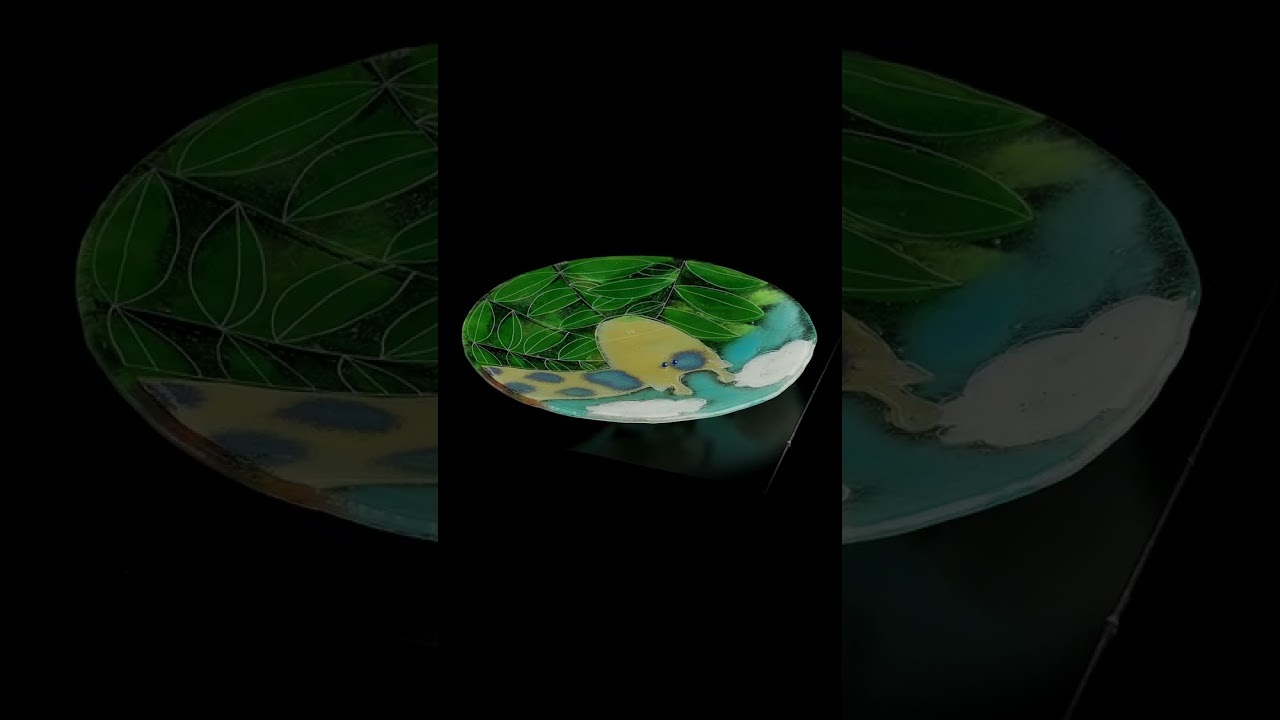 Schaal rond (Giraffe met bladeren) - Monika Rubaniuk | Galerie Sous-Terre | Kunst | Sculptuur | Glas