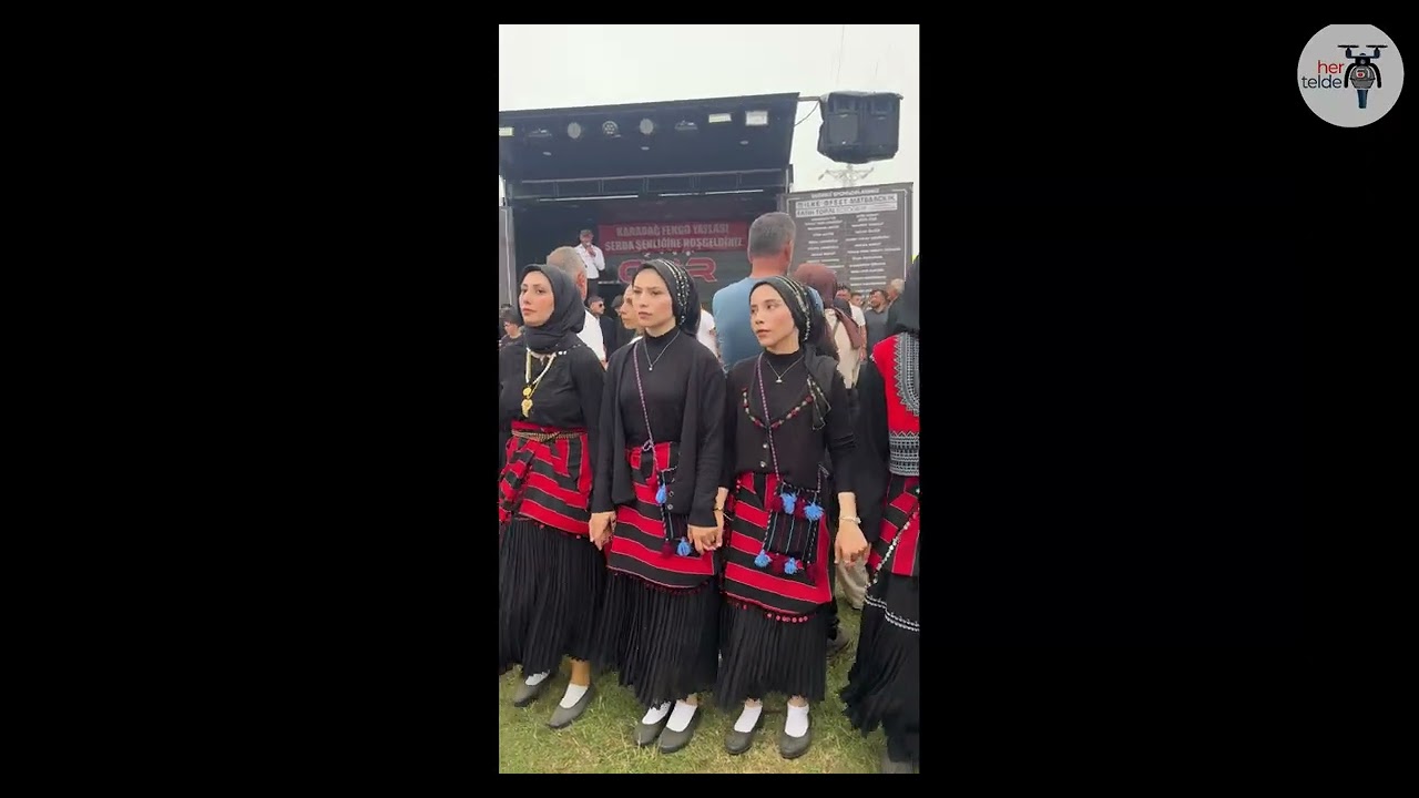 Karadenizin Sarı ve Kırmızı Yelekli Kadın Horoncuları