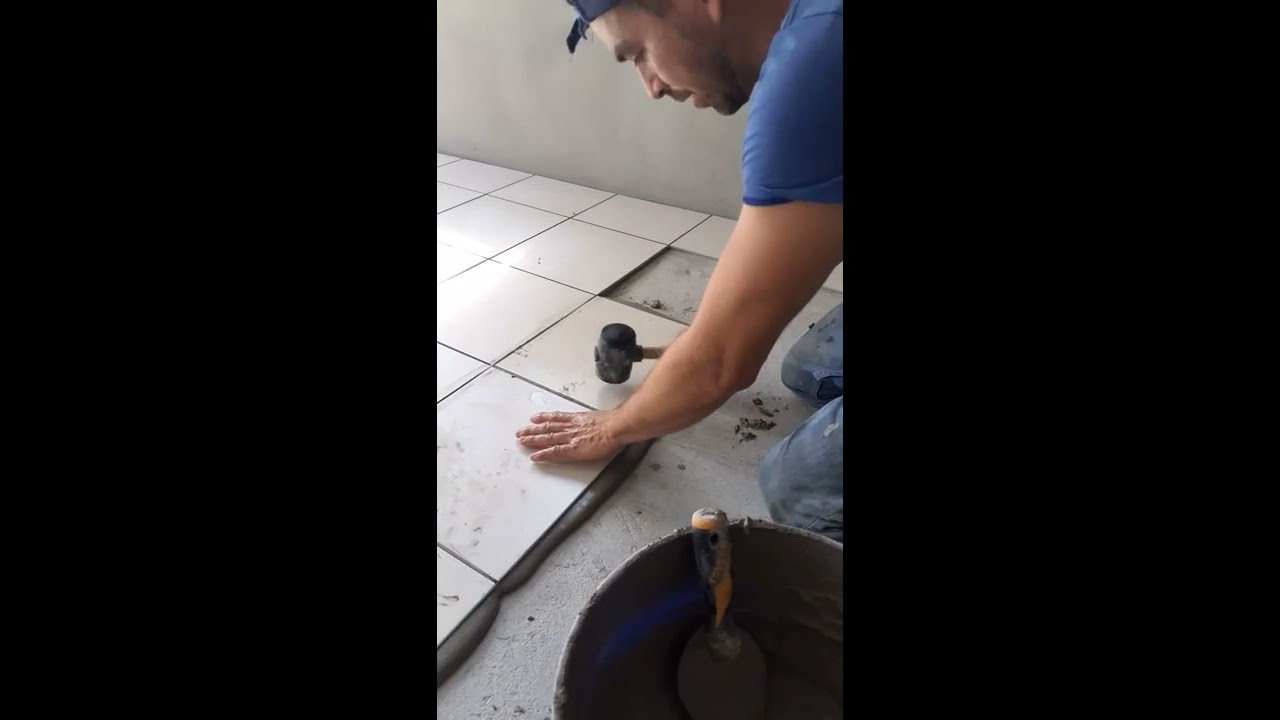 Como instalar piso cerámico para principiantes / how to install ceramic floor on uneven surface