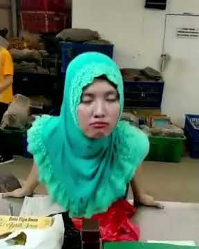 Wanita latah jorok