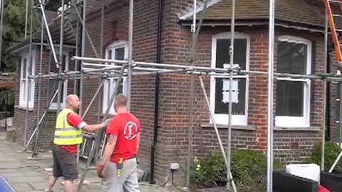 scaffolders get done by labourer
