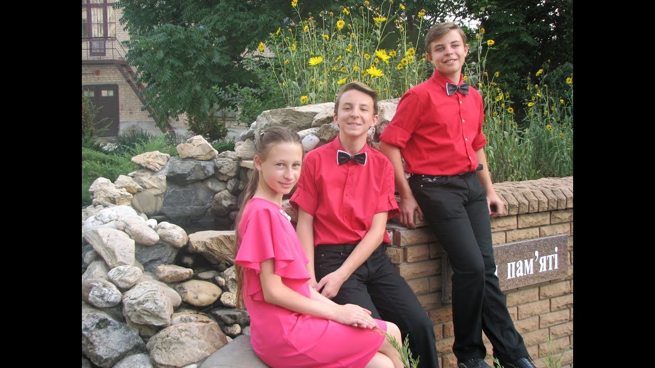 Christmas Carols - Angels We Have Heard On High. - Над землею в небесах