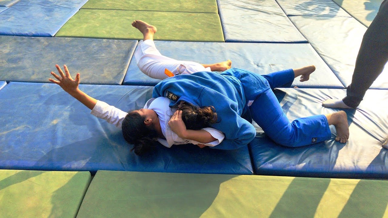 Indian Girls Wrestling Match | Powerful Women Wrestling | Desi Female Kushti