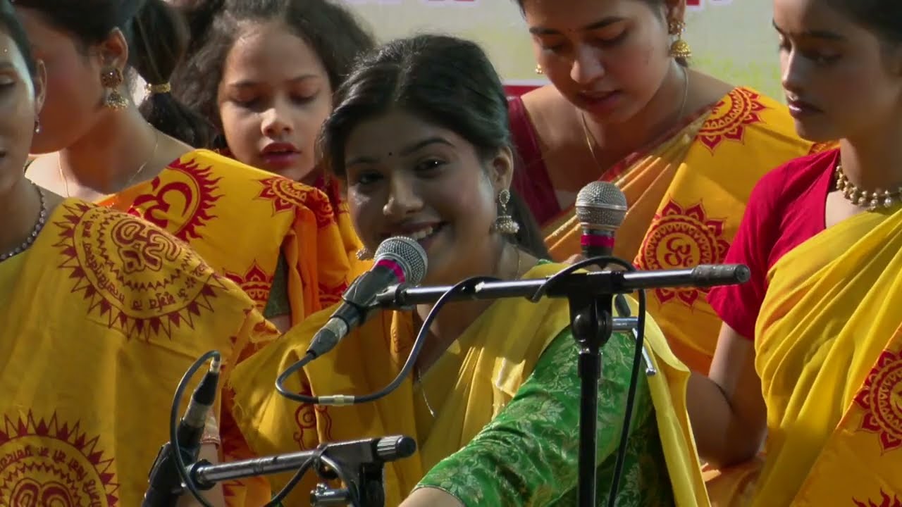 Ek Tumhi Aadhar Sadguru 🌸 | Heart Touching Guru Bhajan | The Soul